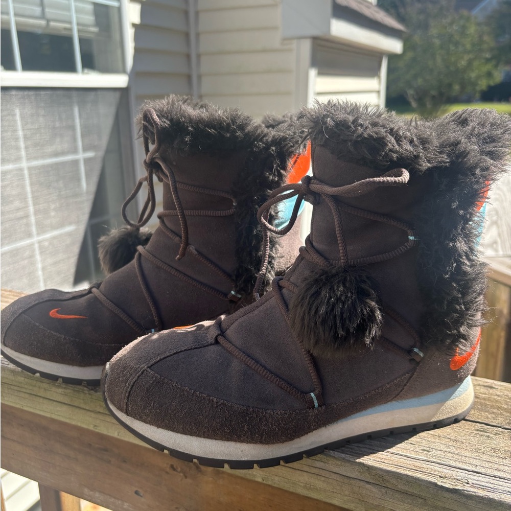 Nike Women’s snow booties.Cute booties!  Brown with orange swoosh& blue accents.